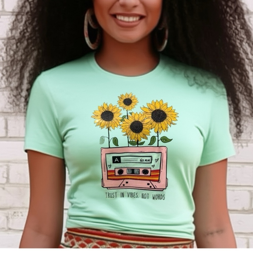 TRUST IN VIBES Women’s Graphic T Shirt Fitted Tee Sz S/M Mint Green Retro Style